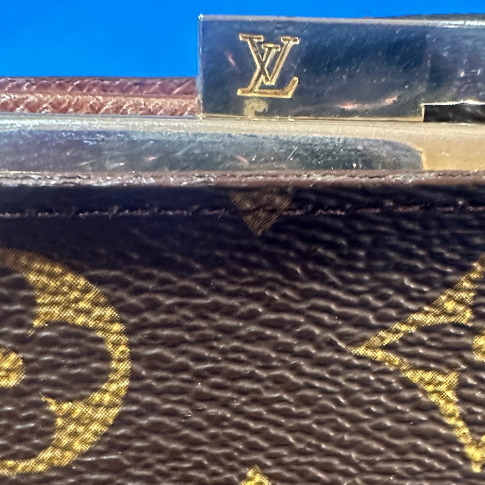 Louis Vuitton Monogram  Wallet  Brown with Gold KISS Lock - Picture 12 of 12